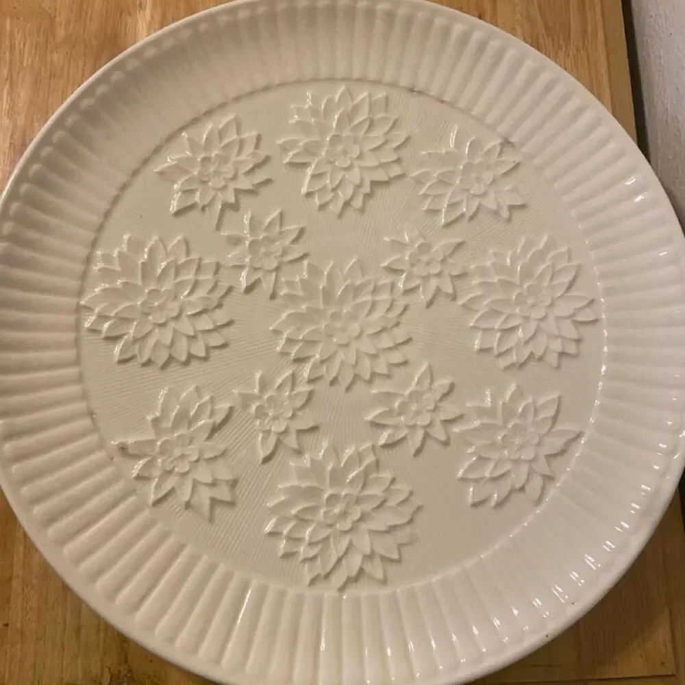 Erphila Pasadena White and Cream Dinnerware